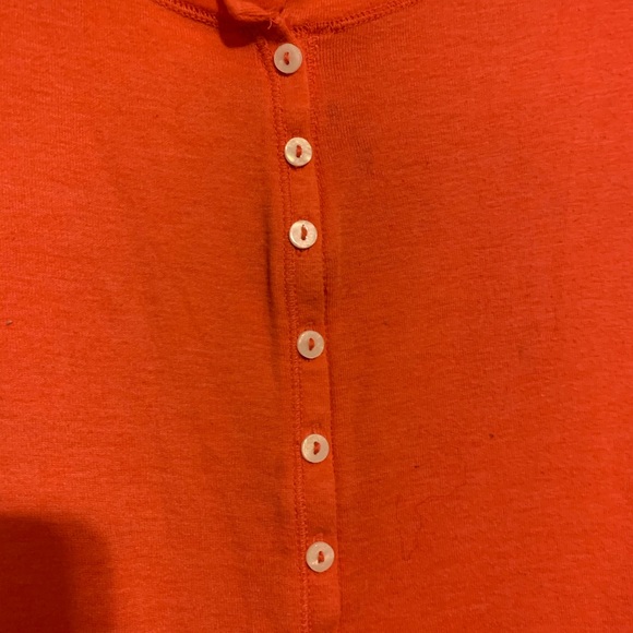 Large t shirt with buttons - Picture 2 of 4